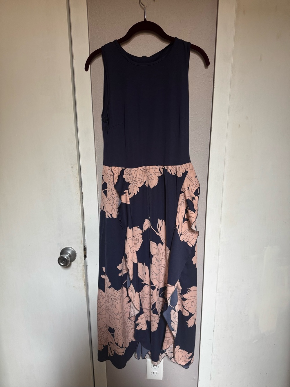 Navy and Blush Floral Maxi Dress – Sleeveless Elegant Fit